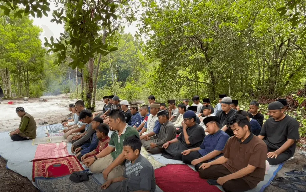 Siswa SD Islam Imam Nawawi sedang belajar di kelas